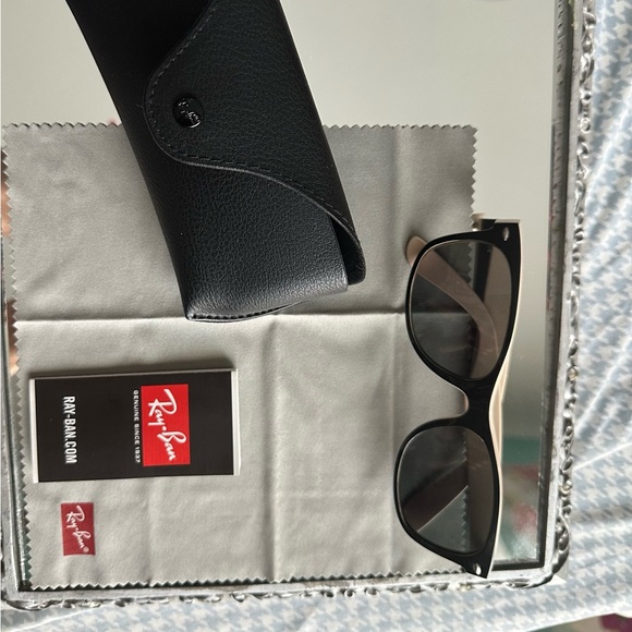 RAY-BAN: Stylish Black and Tan Sunglasses - Picture 3 of 4